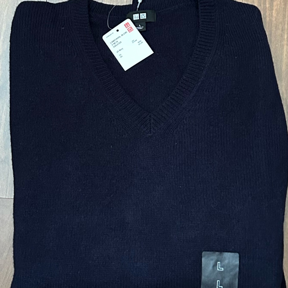 UNIQLO Men's Lambs wool Blend V Neck Navy Sweater Size L - Picture 4 of 9